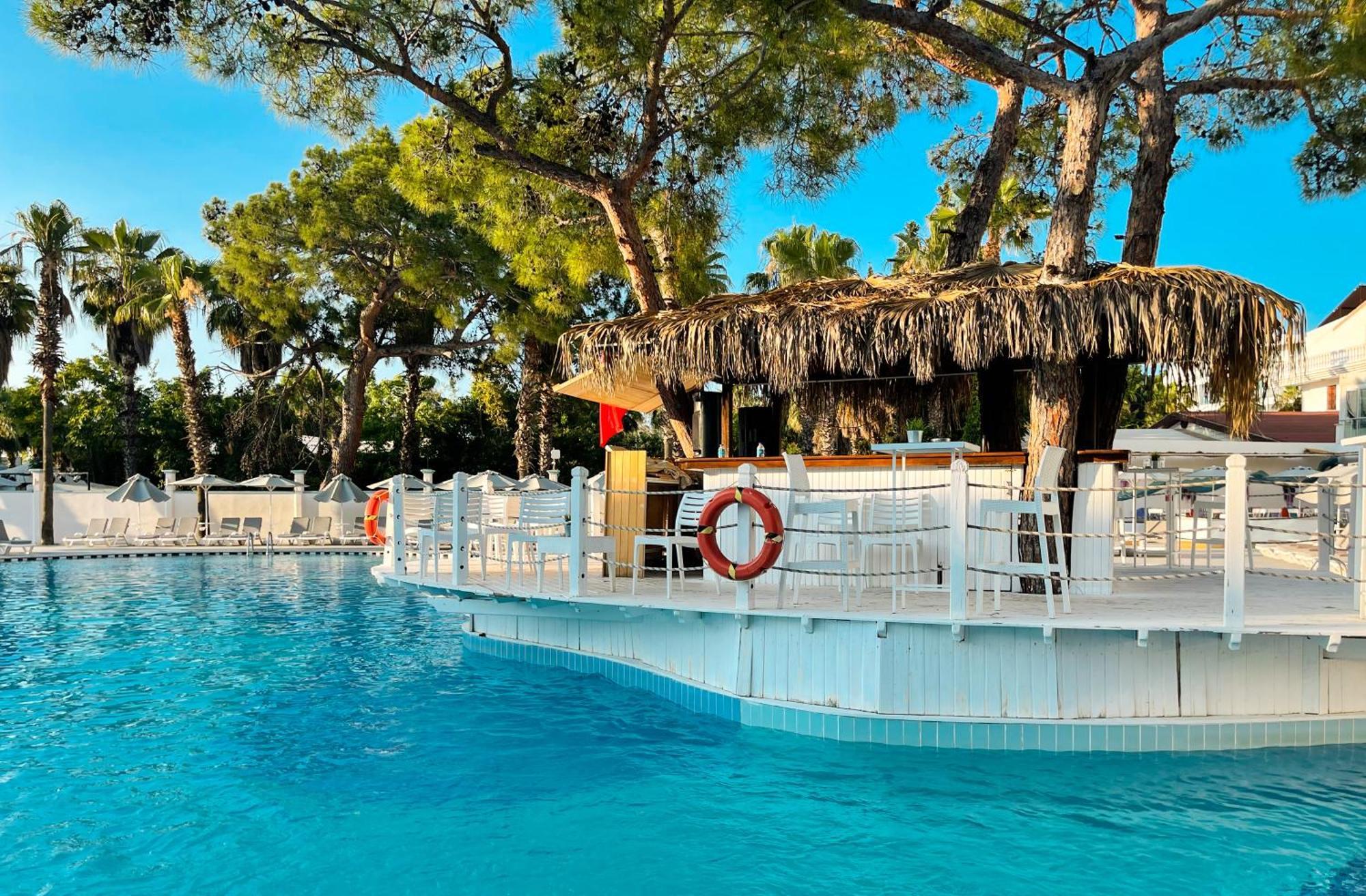 Catamaran Quality Times Hotel เกเมร์ ภายนอก รูปภาพ